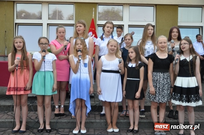 Zdjęcie w galerii na portalu naszraciborz.pl: Uroczyste zakończenie roku szkolnego w Szkole Podstawowej nr 18 im. Książąt Raciborskich wiadomości z regionu