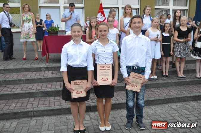 Zdjęcie w galerii na portalu naszraciborz.pl: Uroczyste zakończenie roku szkolnego w Szkole Podstawowej nr 18 im. Książąt Raciborskich wiadomości z regionu