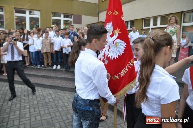 Zdjęcie w galerii na portalu naszraciborz.pl: Uroczyste zakończenie roku szkolnego w Szkole Podstawowej nr 18 im. Książąt Raciborskich wiadomości z regionu