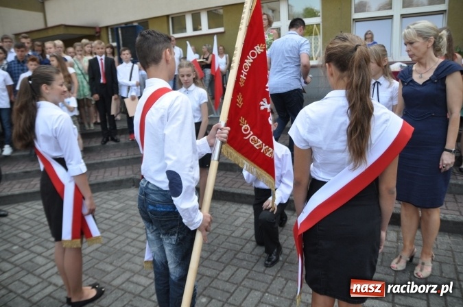 Zdjęcie w galerii na portalu naszraciborz.pl: Uroczyste zakończenie roku szkolnego w Szkole Podstawowej nr 18 im. Książąt Raciborskich wiadomości z regionu