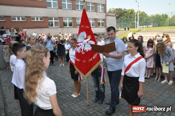 Zdjęcie w galerii na portalu naszraciborz.pl: Uroczyste zakończenie roku szkolnego w Szkole Podstawowej nr 18 im. Książąt Raciborskich wiadomości z regionu