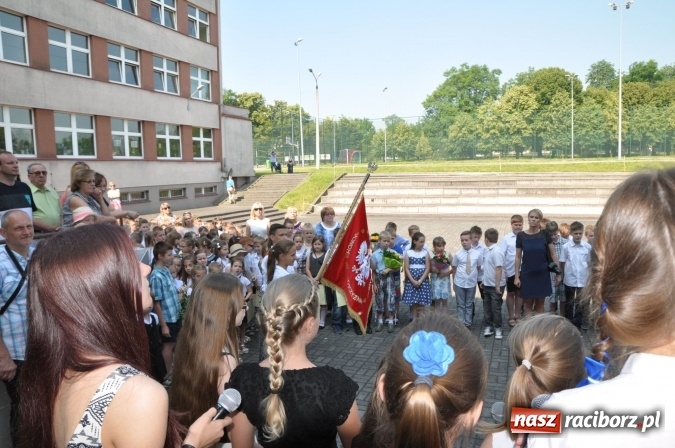Zdjęcie w galerii na portalu naszraciborz.pl: Uroczyste zakończenie roku szkolnego w Szkole Podstawowej nr 18 im. Książąt Raciborskich wiadomości z regionu