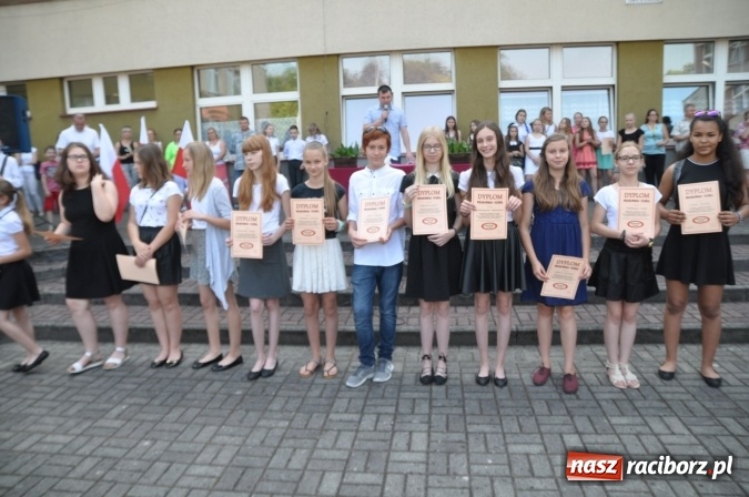 Zdjęcie w galerii na portalu naszraciborz.pl: Uroczyste zakończenie roku szkolnego w Szkole Podstawowej nr 18 im. Książąt Raciborskich wiadomości z regionu