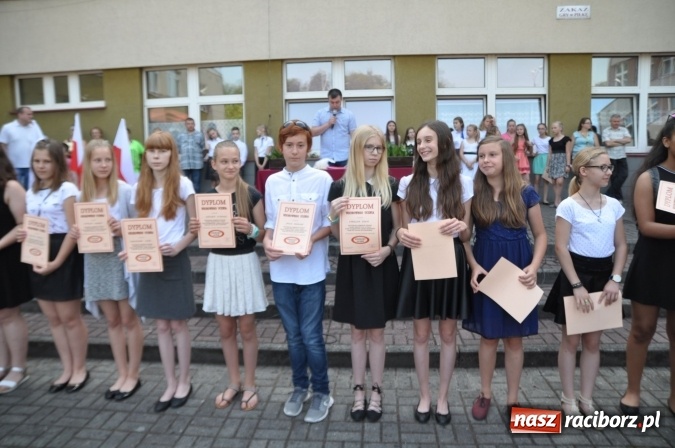 Zdjęcie w galerii na portalu naszraciborz.pl: Uroczyste zakończenie roku szkolnego w Szkole Podstawowej nr 18 im. Książąt Raciborskich wiadomości z regionu