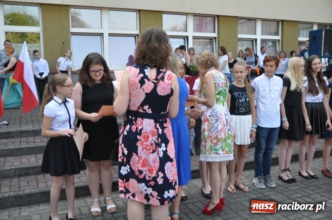 Zdjęcie w galerii na portalu naszraciborz.pl: Uroczyste zakończenie roku szkolnego w Szkole Podstawowej nr 18 im. Książąt Raciborskich wiadomości z regionu