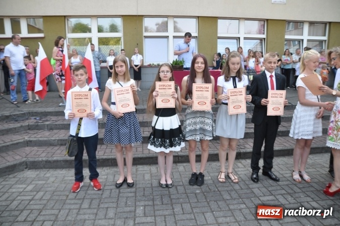 Zdjęcie w galerii na portalu naszraciborz.pl: Uroczyste zakończenie roku szkolnego w Szkole Podstawowej nr 18 im. Książąt Raciborskich wiadomości z regionu