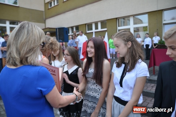 Zdjęcie w galerii na portalu naszraciborz.pl: Uroczyste zakończenie roku szkolnego w Szkole Podstawowej nr 18 im. Książąt Raciborskich wiadomości z regionu