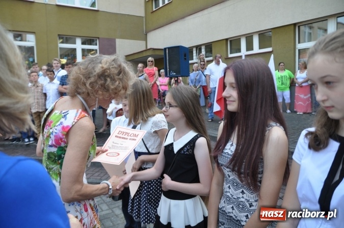 Zdjęcie w galerii na portalu naszraciborz.pl: Uroczyste zakończenie roku szkolnego w Szkole Podstawowej nr 18 im. Książąt Raciborskich wiadomości z regionu