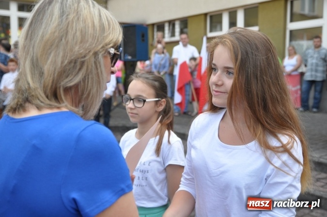 Zdjęcie w galerii na portalu naszraciborz.pl: Uroczyste zakończenie roku szkolnego w Szkole Podstawowej nr 18 im. Książąt Raciborskich wiadomości z regionu