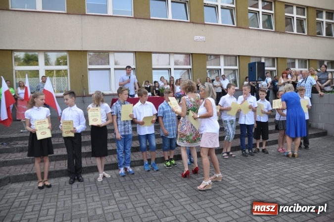 Zdjęcie w galerii na portalu naszraciborz.pl: Uroczyste zakończenie roku szkolnego w Szkole Podstawowej nr 18 im. Książąt Raciborskich wiadomości z regionu