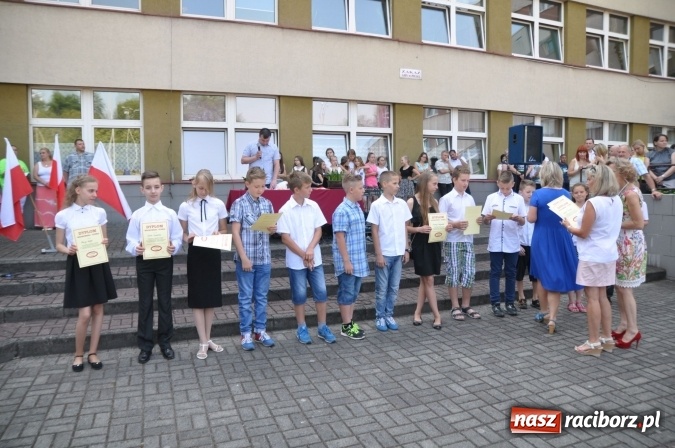 Zdjęcie w galerii na portalu naszraciborz.pl: Uroczyste zakończenie roku szkolnego w Szkole Podstawowej nr 18 im. Książąt Raciborskich wiadomości z regionu
