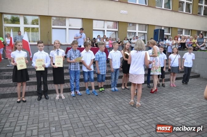Zdjęcie w galerii na portalu naszraciborz.pl: Uroczyste zakończenie roku szkolnego w Szkole Podstawowej nr 18 im. Książąt Raciborskich wiadomości z regionu