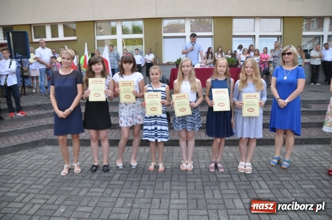 Zdjęcie w galerii na portalu naszraciborz.pl: Uroczyste zakończenie roku szkolnego w Szkole Podstawowej nr 18 im. Książąt Raciborskich wiadomości z regionu