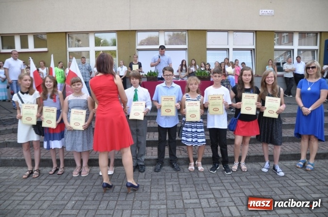 Zdjęcie w galerii na portalu naszraciborz.pl: Uroczyste zakończenie roku szkolnego w Szkole Podstawowej nr 18 im. Książąt Raciborskich wiadomości z regionu