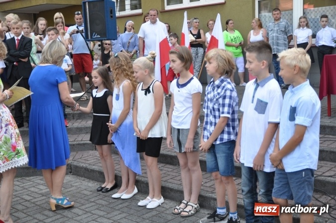 Zdjęcie w galerii na portalu naszraciborz.pl: Uroczyste zakończenie roku szkolnego w Szkole Podstawowej nr 18 im. Książąt Raciborskich wiadomości z regionu