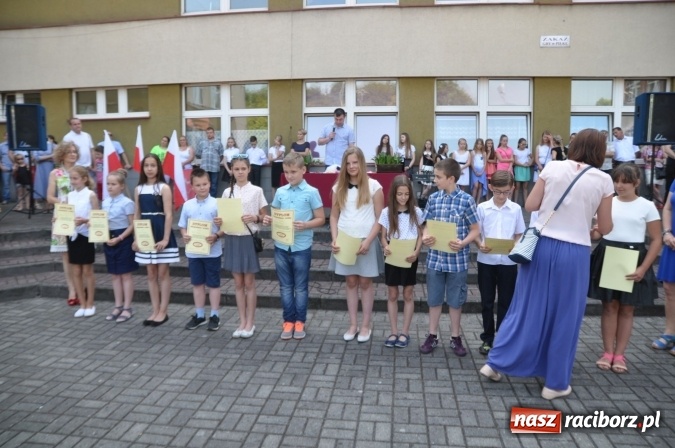 Zdjęcie w galerii na portalu naszraciborz.pl: Uroczyste zakończenie roku szkolnego w Szkole Podstawowej nr 18 im. Książąt Raciborskich wiadomości z regionu