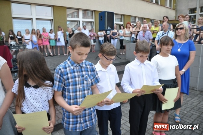Zdjęcie w galerii na portalu naszraciborz.pl: Uroczyste zakończenie roku szkolnego w Szkole Podstawowej nr 18 im. Książąt Raciborskich wiadomości z regionu
