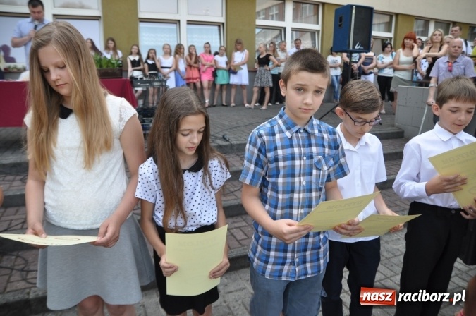 Zdjęcie w galerii na portalu naszraciborz.pl: Uroczyste zakończenie roku szkolnego w Szkole Podstawowej nr 18 im. Książąt Raciborskich wiadomości z regionu