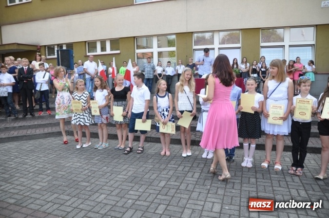 Zdjęcie w galerii na portalu naszraciborz.pl: Uroczyste zakończenie roku szkolnego w Szkole Podstawowej nr 18 im. Książąt Raciborskich wiadomości z regionu