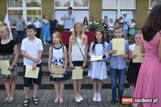 Zdjęcie w galerii na portalu naszraciborz.pl: Uroczyste zakończenie roku szkolnego w Szkole Podstawowej nr 18 im. Książąt Raciborskich wiadomości z regionu