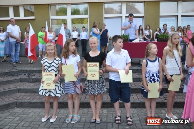 Zdjęcie w galerii na portalu naszraciborz.pl: Uroczyste zakończenie roku szkolnego w Szkole Podstawowej nr 18 im. Książąt Raciborskich wiadomości z regionu