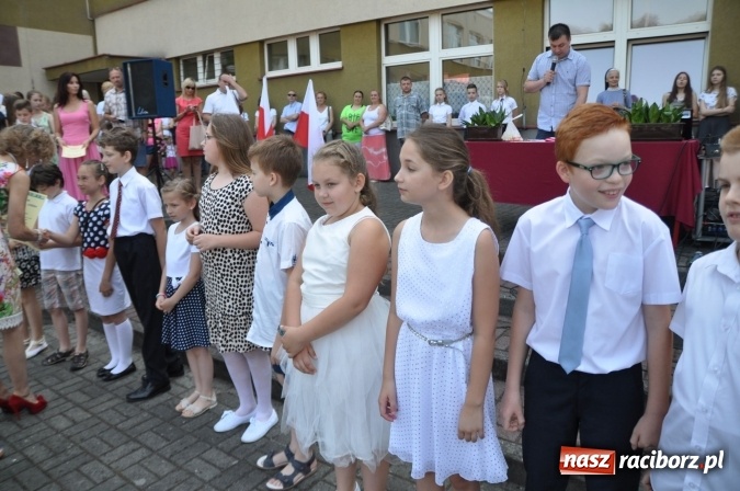 Zdjęcie w galerii na portalu naszraciborz.pl: Uroczyste zakończenie roku szkolnego w Szkole Podstawowej nr 18 im. Książąt Raciborskich wiadomości z regionu