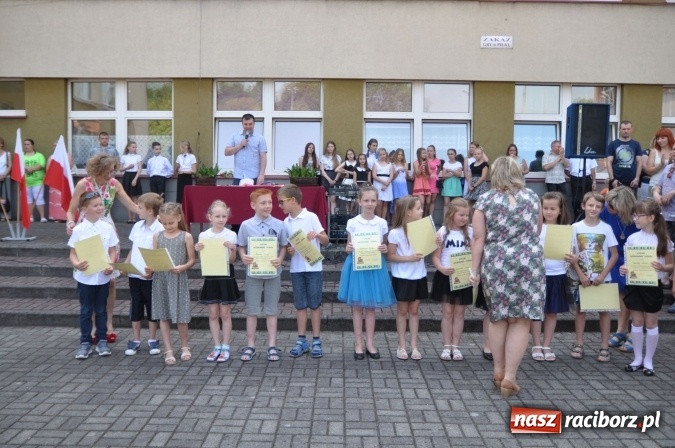 Zdjęcie w galerii na portalu naszraciborz.pl: Uroczyste zakończenie roku szkolnego w Szkole Podstawowej nr 18 im. Książąt Raciborskich wiadomości z regionu