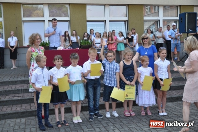 Zdjęcie w galerii na portalu naszraciborz.pl: Uroczyste zakończenie roku szkolnego w Szkole Podstawowej nr 18 im. Książąt Raciborskich wiadomości z regionu