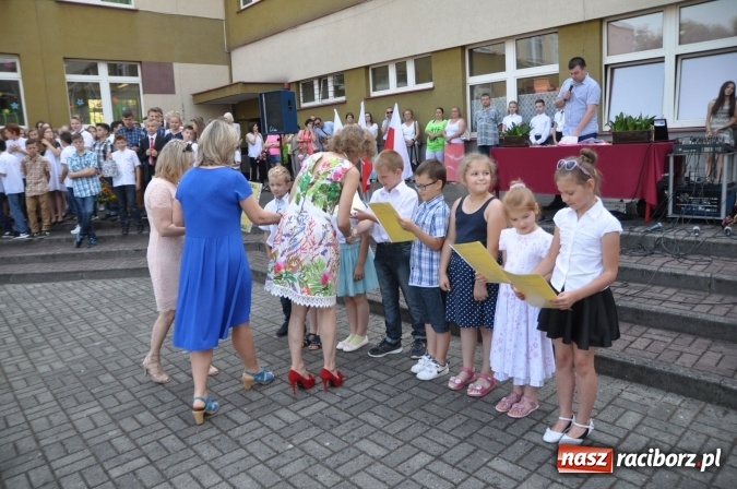 Zdjęcie w galerii na portalu naszraciborz.pl: Uroczyste zakończenie roku szkolnego w Szkole Podstawowej nr 18 im. Książąt Raciborskich wiadomości z regionu
