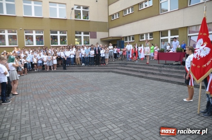 Zdjęcie w galerii na portalu naszraciborz.pl: Uroczyste zakończenie roku szkolnego w Szkole Podstawowej nr 18 im. Książąt Raciborskich wiadomości z regionu