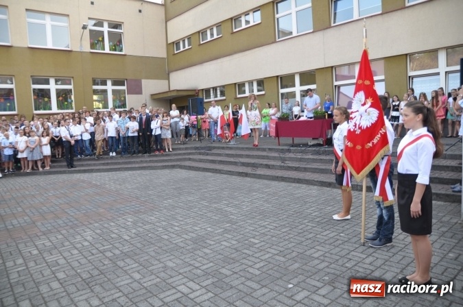 Zdjęcie w galerii na portalu naszraciborz.pl: Uroczyste zakończenie roku szkolnego w Szkole Podstawowej nr 18 im. Książąt Raciborskich wiadomości z regionu