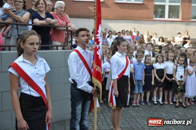 Zdjęcie w galerii na portalu naszraciborz.pl: Uroczyste zakończenie roku szkolnego w Szkole Podstawowej nr 18 im. Książąt Raciborskich wiadomości z regionu