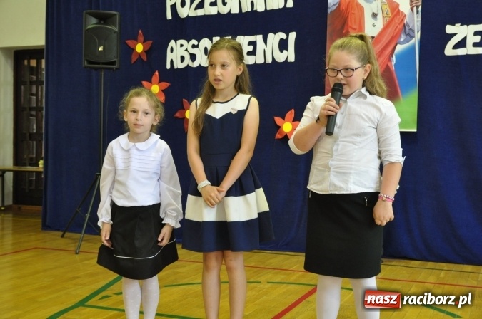 Zdjęcie w galerii na portalu naszraciborz.pl: Pierwsi absolwenci Katolickiej Niepublicznej Szkoły Podstawowej im. bł. Jana Pawła II w Raciborzu  wiadomości z regionu