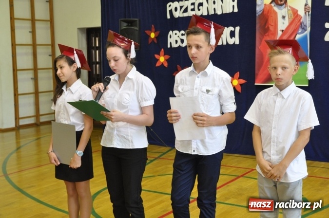 Zdjęcie w galerii na portalu naszraciborz.pl: Pierwsi absolwenci Katolickiej Niepublicznej Szkoły Podstawowej im. bł. Jana Pawła II w Raciborzu  wiadomości z regionu
