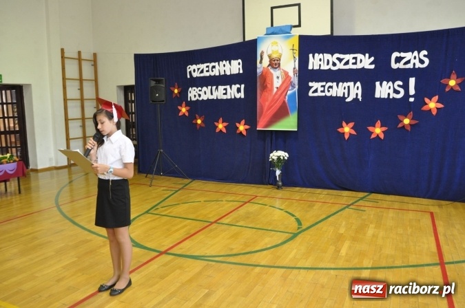 Zdjęcie w galerii na portalu naszraciborz.pl: Pierwsi absolwenci Katolickiej Niepublicznej Szkoły Podstawowej im. bł. Jana Pawła II w Raciborzu  wiadomości z regionu