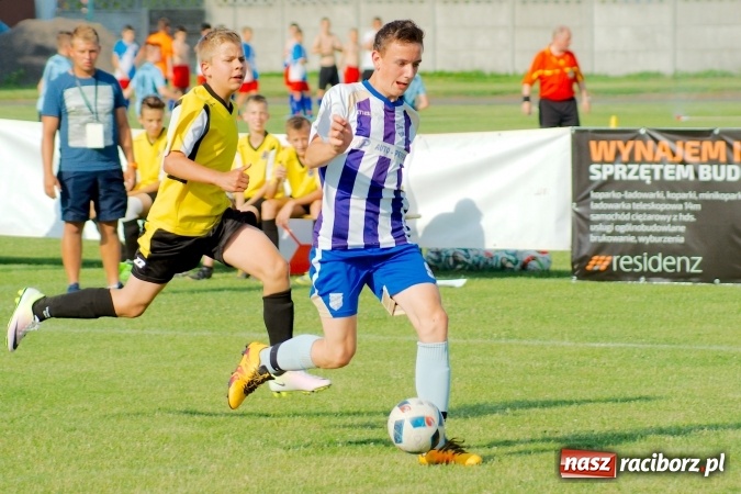 Zdjęcie w galerii na portalu naszraciborz.pl: Tworków Cup 2016: Piłkarski początek wakacji. Gwarek Zabrze zwycięski, raciborska Unia druga. Gospodarze tuż za podium wiadomości z regionu