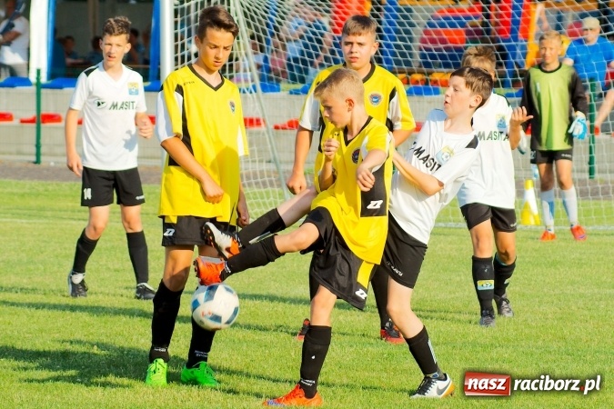 Zdjęcie w galerii na portalu naszraciborz.pl: Tworków Cup 2016: Piłkarski początek wakacji. Gwarek Zabrze zwycięski, raciborska Unia druga. Gospodarze tuż za podium wiadomości z regionu