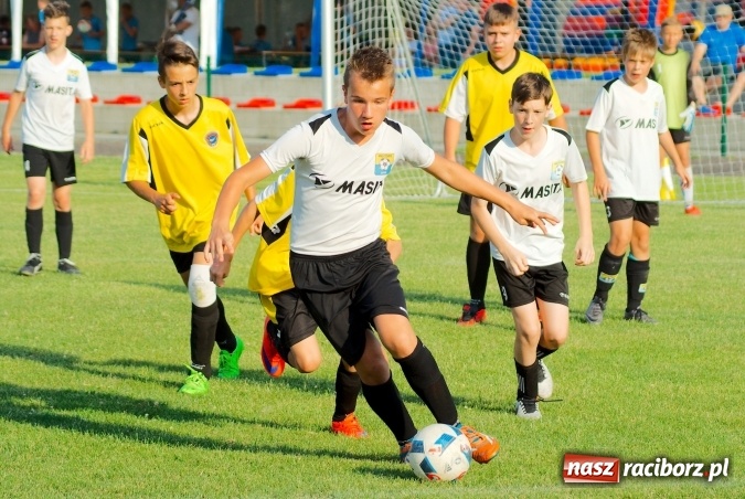 Zdjęcie w galerii na portalu naszraciborz.pl: Tworków Cup 2016: Piłkarski początek wakacji. Gwarek Zabrze zwycięski, raciborska Unia druga. Gospodarze tuż za podium wiadomości z regionu