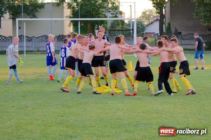 Zdjęcie w galerii na portalu naszraciborz.pl: Tworków Cup 2016: Piłkarski początek wakacji. Gwarek Zabrze zwycięski, raciborska Unia druga. Gospodarze tuż za podium wiadomości z regionu