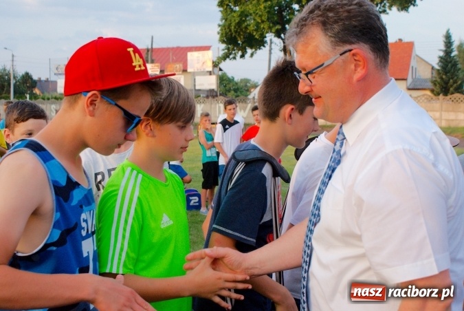 Zdjęcie w galerii na portalu naszraciborz.pl: Tworków Cup 2016: Piłkarski początek wakacji. Gwarek Zabrze zwycięski, raciborska Unia druga. Gospodarze tuż za podium wiadomości z regionu