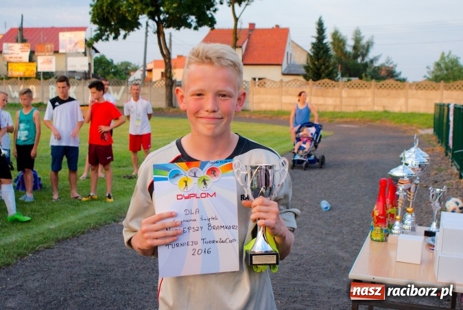 Zdjęcie w galerii na portalu naszraciborz.pl: Tworków Cup 2016: Piłkarski początek wakacji. Gwarek Zabrze zwycięski, raciborska Unia druga. Gospodarze tuż za podium wiadomości z regionu