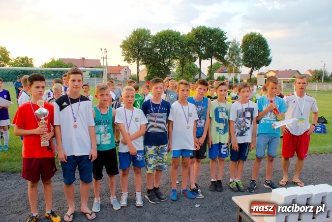 Zdjęcie w galerii na portalu naszraciborz.pl: Tworków Cup 2016: Piłkarski początek wakacji. Gwarek Zabrze zwycięski, raciborska Unia druga. Gospodarze tuż za podium wiadomości z regionu