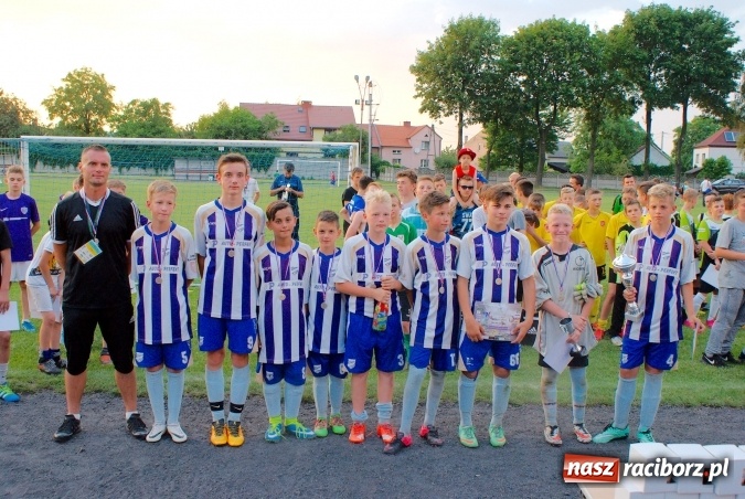 Zdjęcie w galerii na portalu naszraciborz.pl: Tworków Cup 2016: Piłkarski początek wakacji. Gwarek Zabrze zwycięski, raciborska Unia druga. Gospodarze tuż za podium wiadomości z regionu