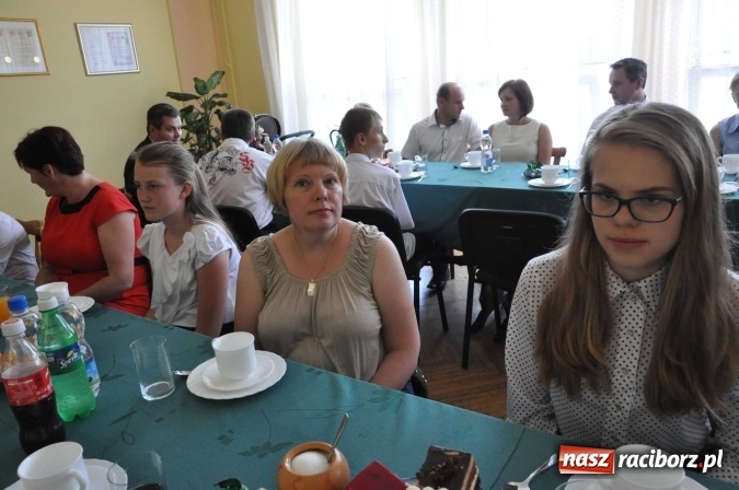 Zdjęcie w galerii na portalu naszraciborz.pl: Najlepsi uczniowie z gminy Krzanowice z nagrodami burmistrza  wiadomości z regionu