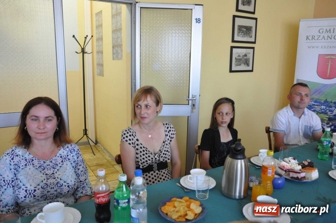 Zdjęcie w galerii na portalu naszraciborz.pl: Najlepsi uczniowie z gminy Krzanowice z nagrodami burmistrza  wiadomości z regionu