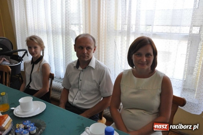 Zdjęcie w galerii na portalu naszraciborz.pl: Najlepsi uczniowie z gminy Krzanowice z nagrodami burmistrza  wiadomości z regionu