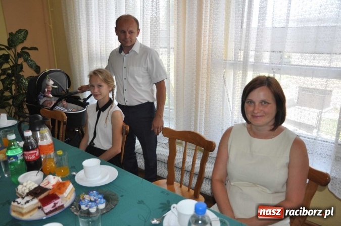 Zdjęcie w galerii na portalu naszraciborz.pl: Najlepsi uczniowie z gminy Krzanowice z nagrodami burmistrza  wiadomości z regionu