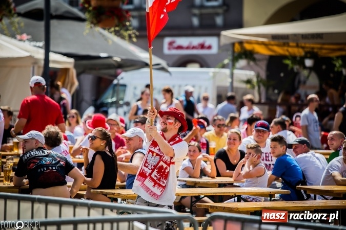Zdjęcie w galerii na portalu naszraciborz.pl: EURO 2020 w strefie kibica na raciborskim Rynku wiadomości z regionu