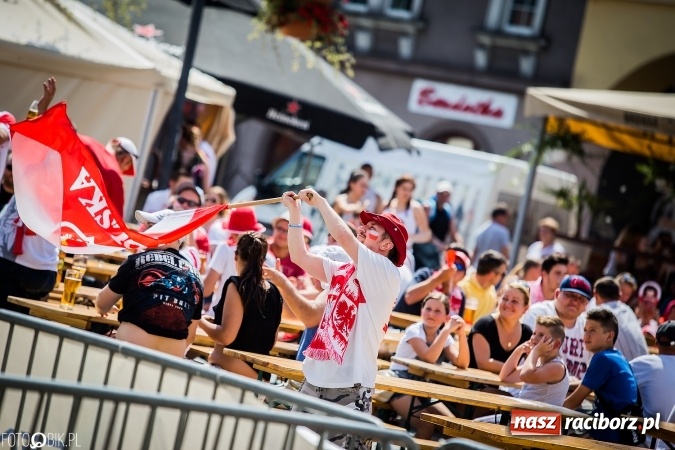 Zdjęcie w galerii na portalu naszraciborz.pl: EURO 2020 w strefie kibica na raciborskim Rynku wiadomości z regionu