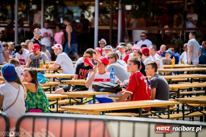 Zdjęcie w galerii na portalu naszraciborz.pl: EURO 2020 w strefie kibica na raciborskim Rynku wiadomości z regionu